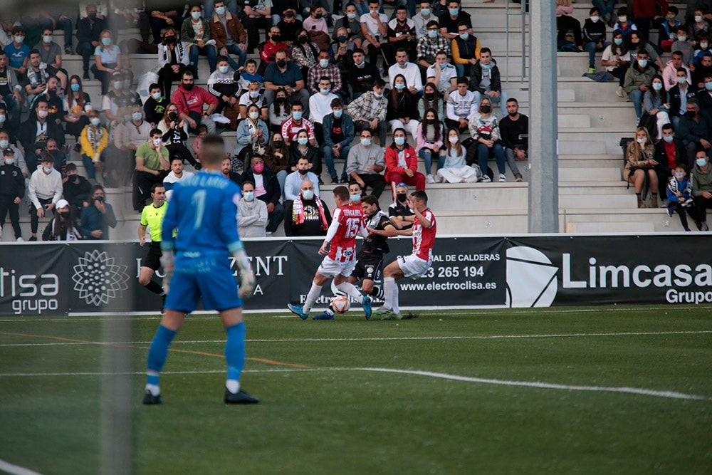 Trepidante oda al balón en la fiesta del fútbol popular entre Unionistas y la SD Logroñés (3-3)