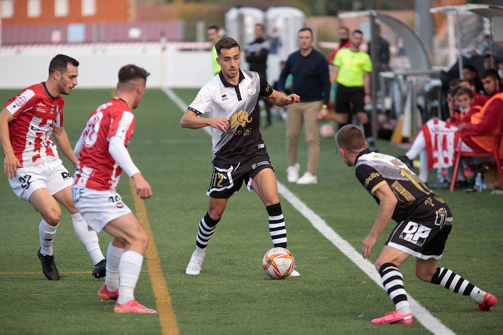 Trepidante oda al balón en la fiesta del fútbol popular entre Unionistas y la SD Logroñés (3-3)