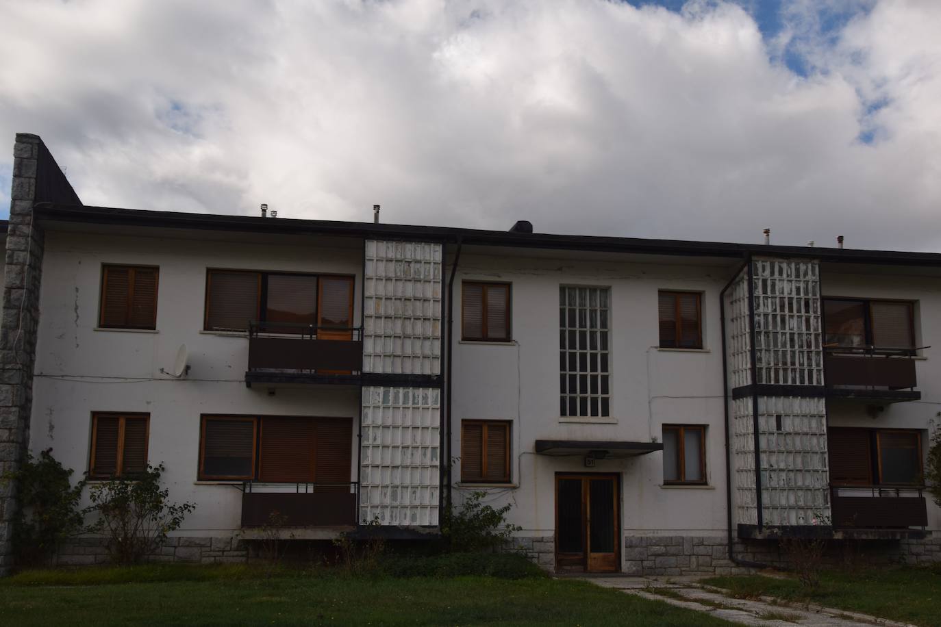 Fotos: Preparan la voladura de la torre de refrigeración de la Térmica de Velilla