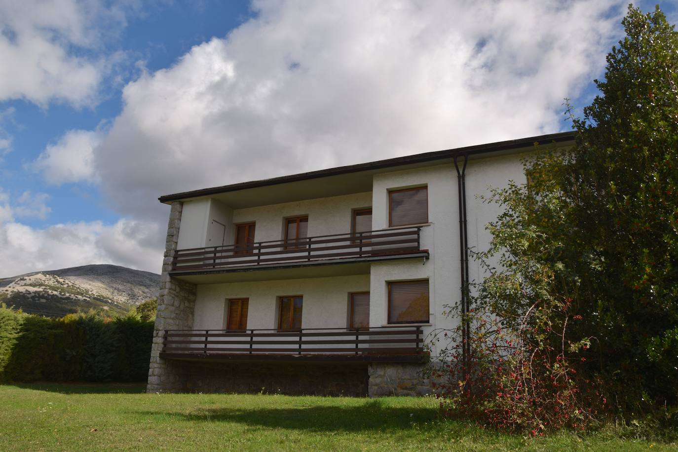 Fotos: Preparan la voladura de la torre de refrigeración de la Térmica de Velilla