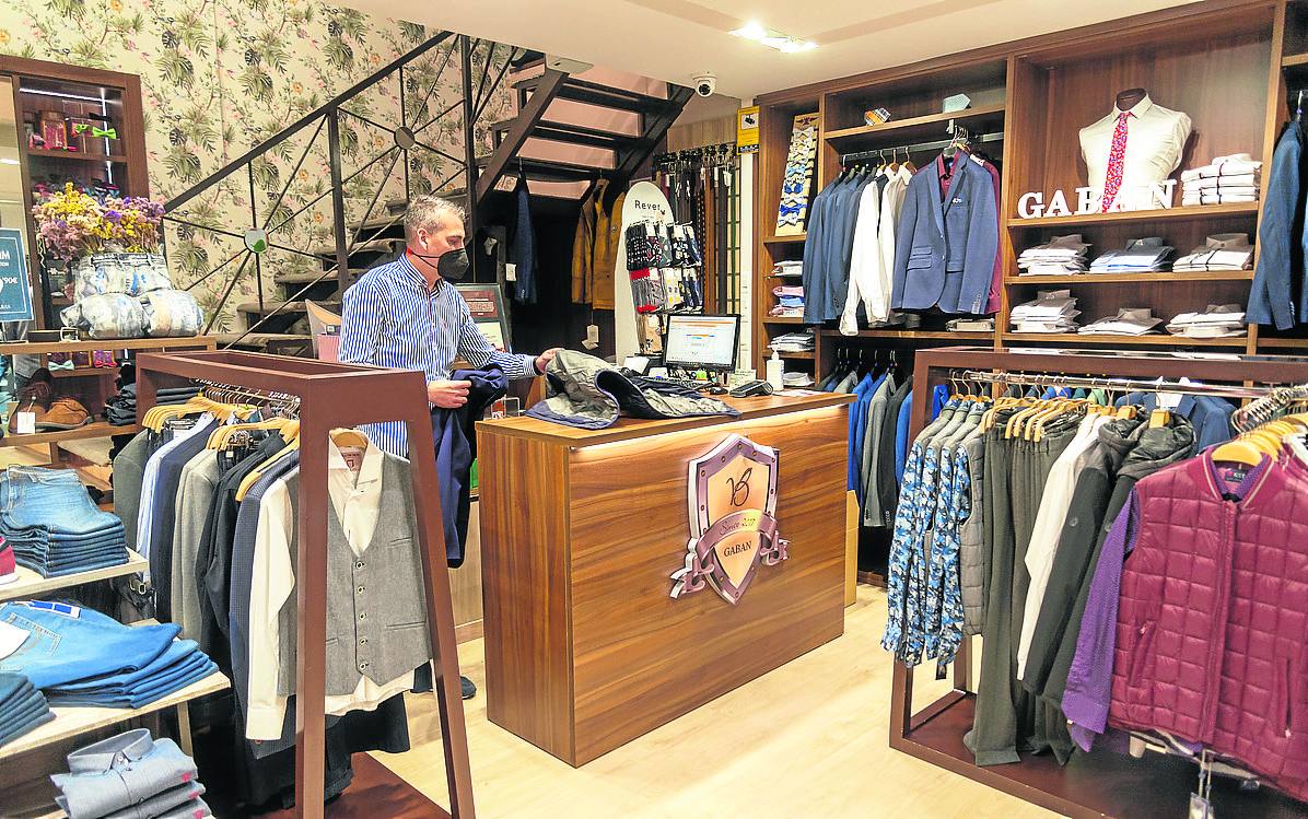 Iván González, en la tienda Gabán Moda Hombre. 
