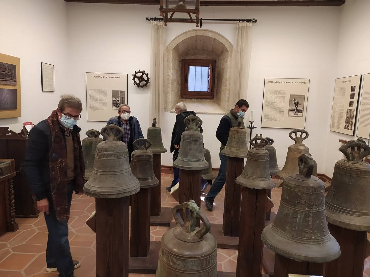 Fotos: Mayores de Villavicencio, Bolaños y Villalán visitan Urueña de la mano de Joaquín Díaz