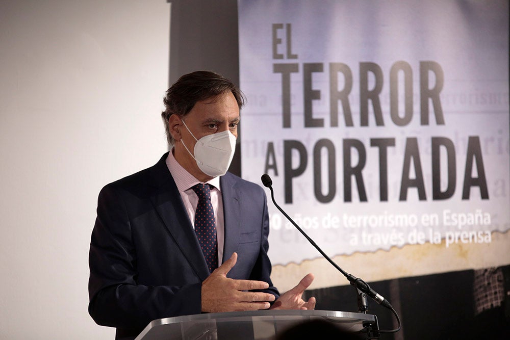'El terror a portada' se compone de portadas, fotografías y artículos de los periódicos de Vocento, junto a objetos y fotografías cedidas por las familias de las víctimas