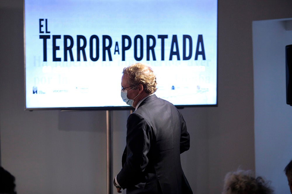'El terror a portada' se compone de portadas, fotografías y artículos de los periódicos de Vocento, junto a objetos y fotografías cedidas por las familias de las víctimas