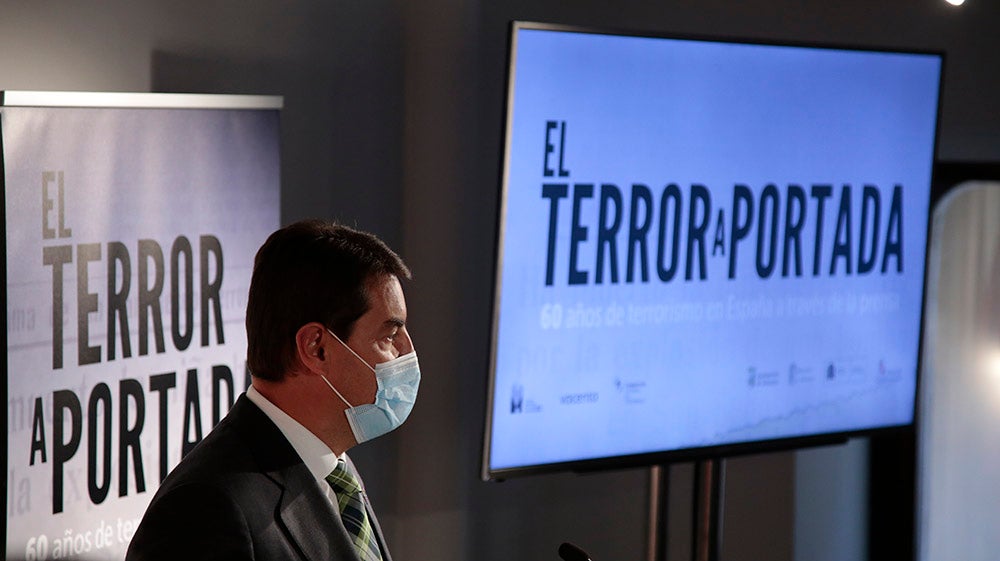 'El terror a portada' se compone de portadas, fotografías y artículos de los periódicos de Vocento, junto a objetos y fotografías cedidas por las familias de las víctimas