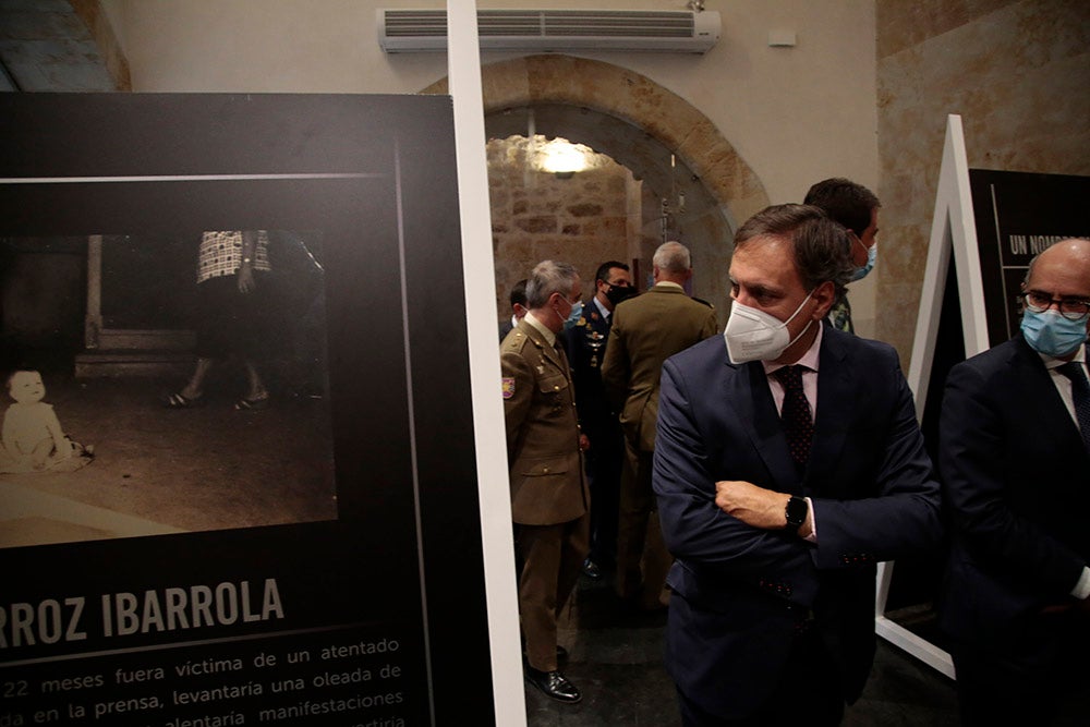 'El terror a portada' se compone de portadas, fotografías y artículos de los periódicos de Vocento, junto a objetos y fotografías cedidas por las familias de las víctimas