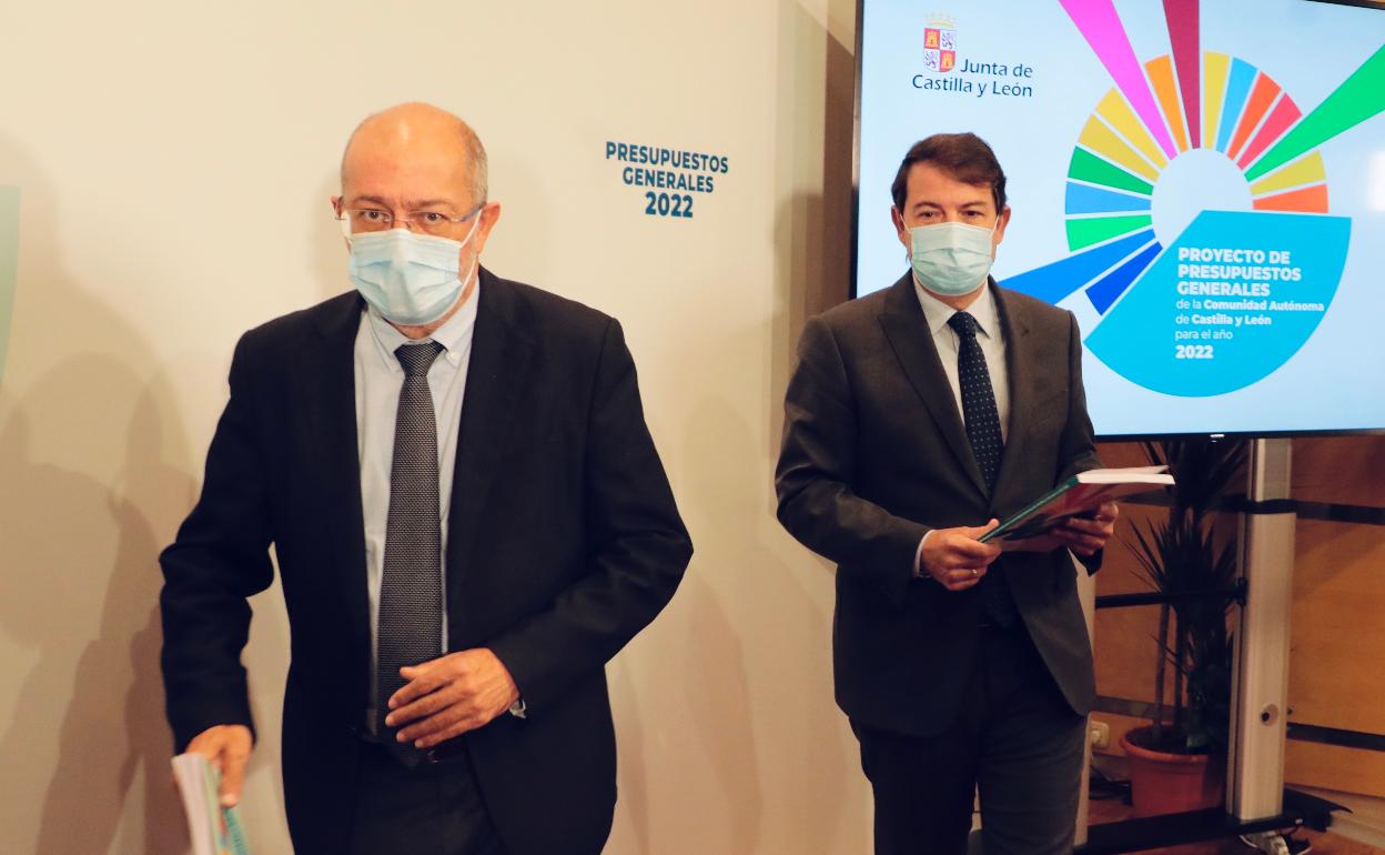 Francisco Igea y Alfonso Fernández Mañueco, durante la presentación de las líneas generales del Presupuesto.