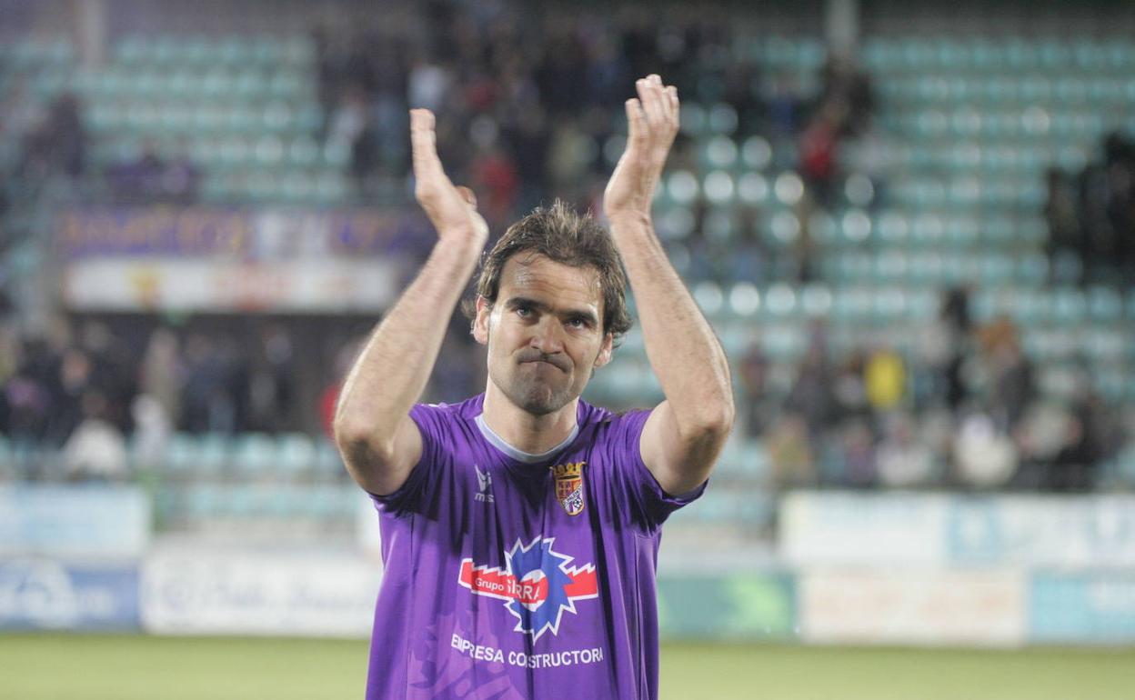 El exfutbolista Paulino Martínez durante su etapa con el CF Palencia. 