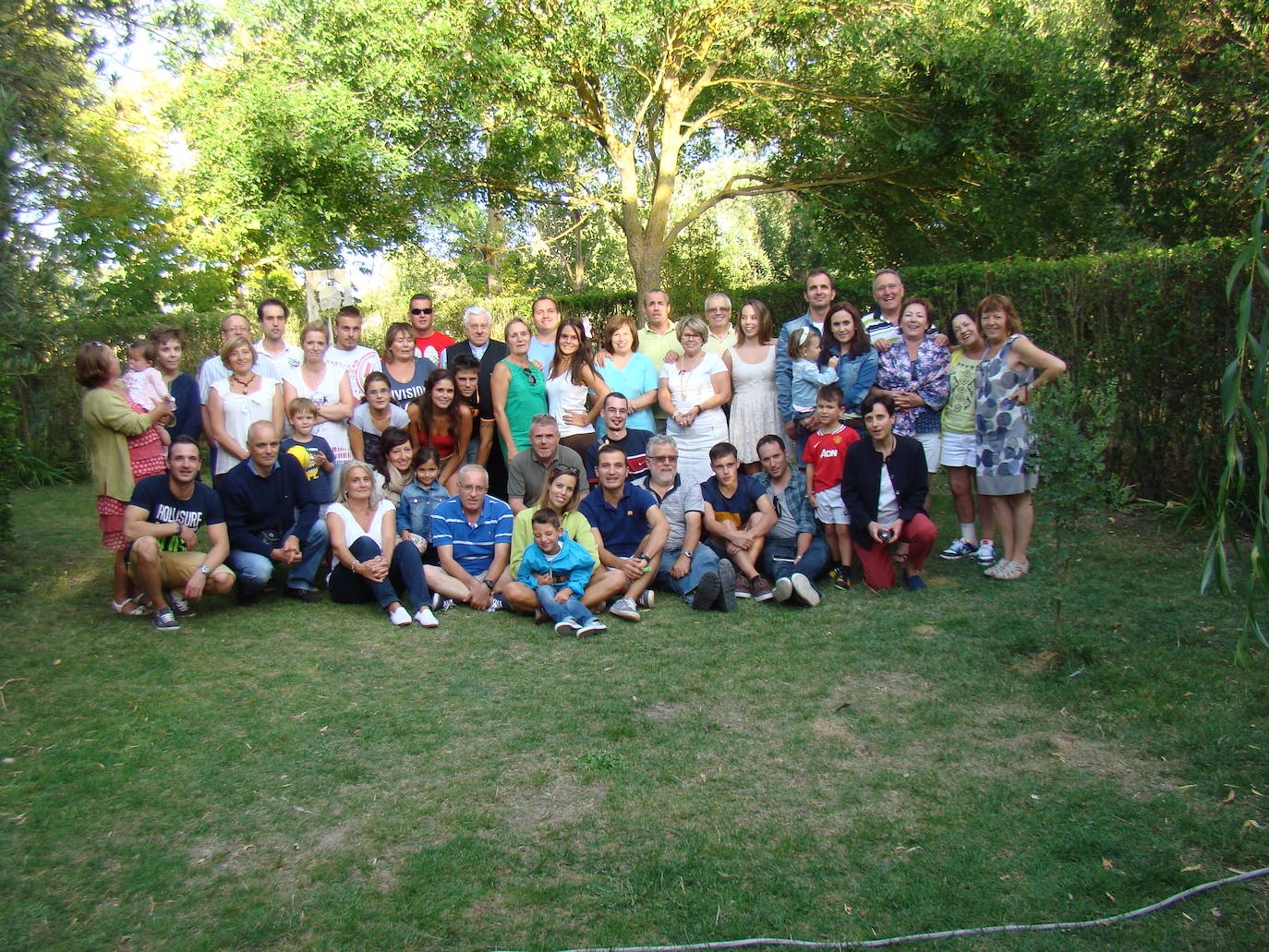 Foto de familia durante una jornada en una finca.