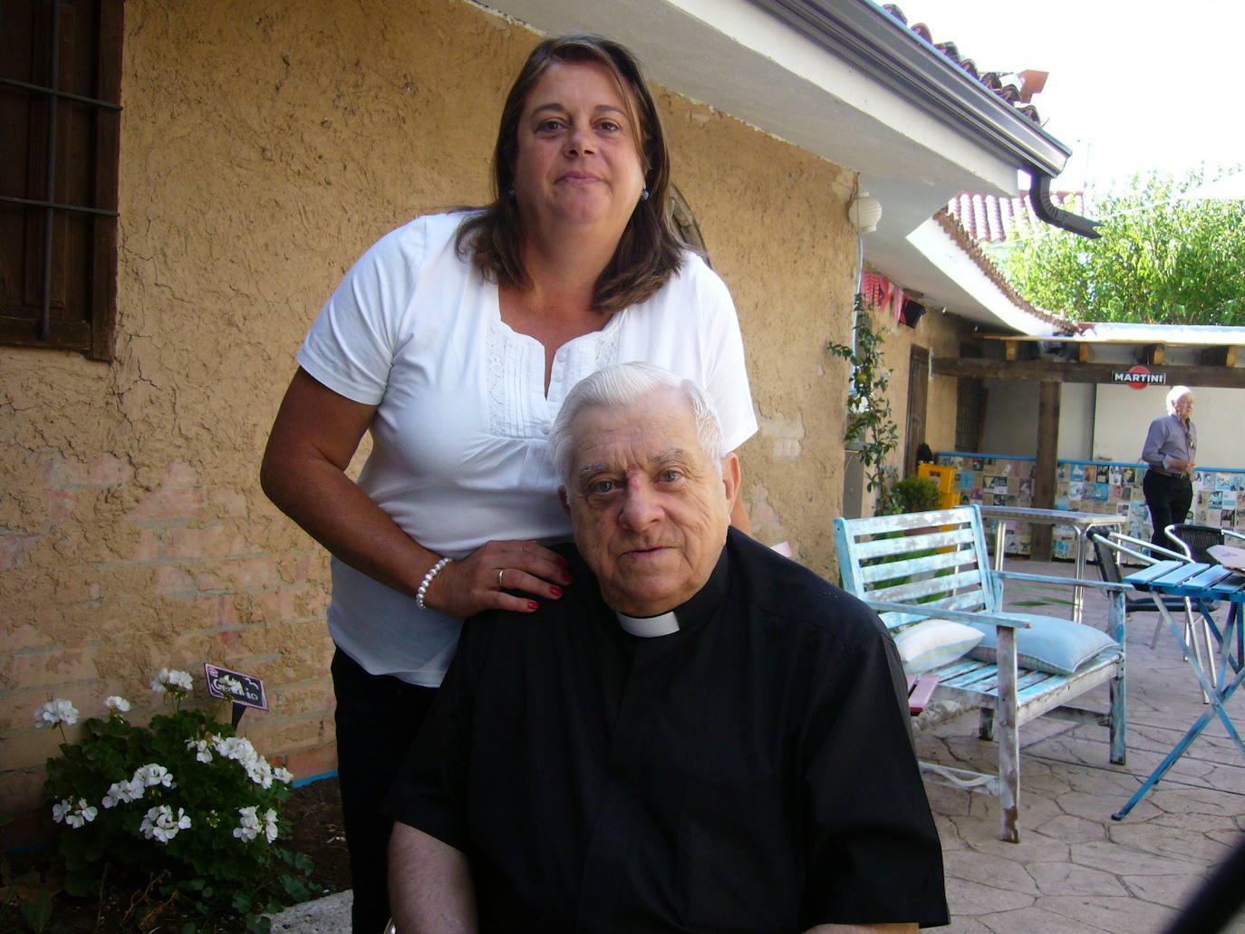 Manuel Villa posa con una de sus hijas.