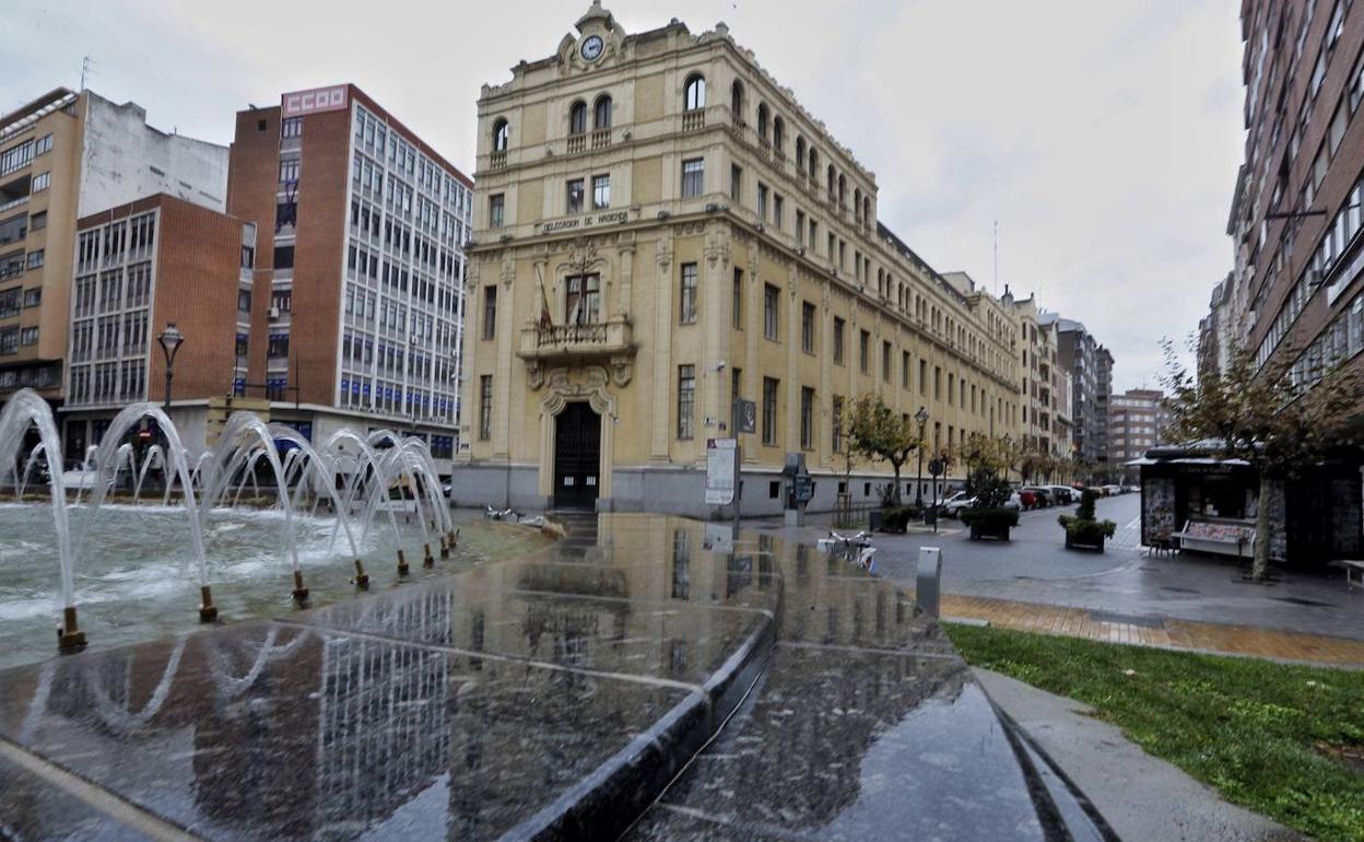 Antiguo edificio de Hacienda, en la plaza de Madrid de Valladolid. 