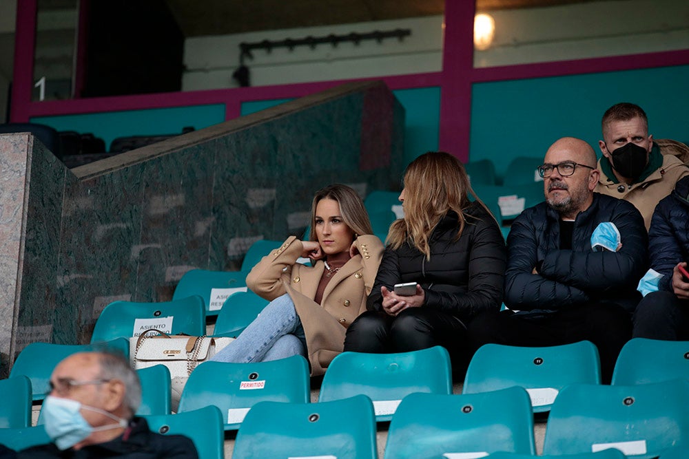 La afición del Salamanca CF UDS sigue sin poder celebrar goles en un Helmántico que acabó asistiendo a la celebración de los seguidores de la Unión Adarve 