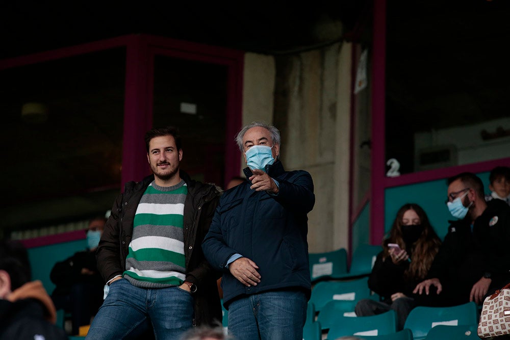 La afición del Salamanca CF UDS sigue sin poder celebrar goles en un Helmántico que acabó asistiendo a la celebración de los seguidores de la Unión Adarve 