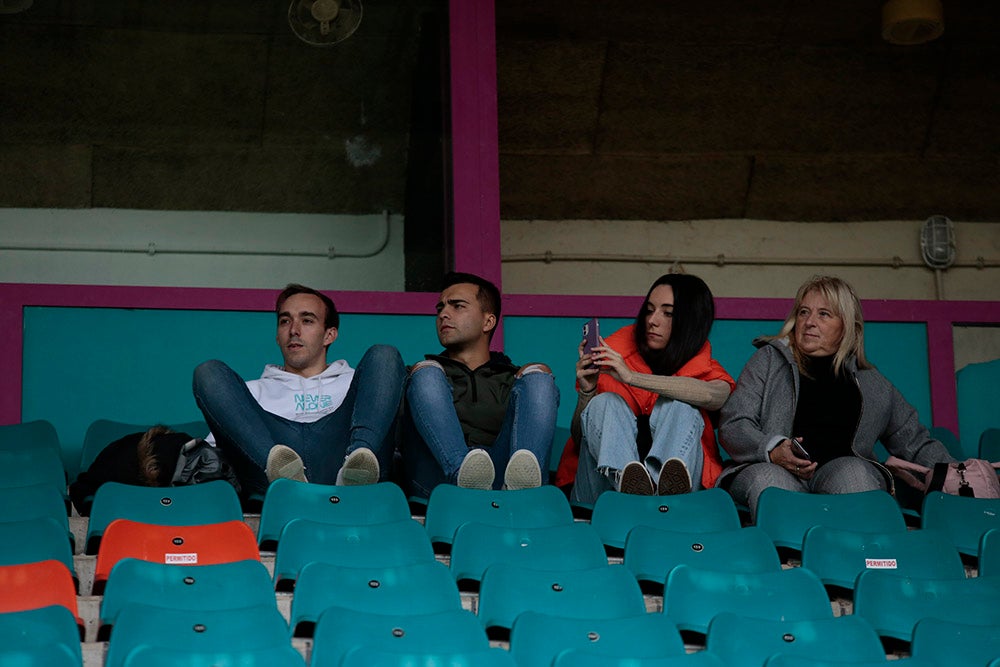 La afición del Salamanca CF UDS sigue sin poder celebrar goles en un Helmántico que acabó asistiendo a la celebración de los seguidores de la Unión Adarve 