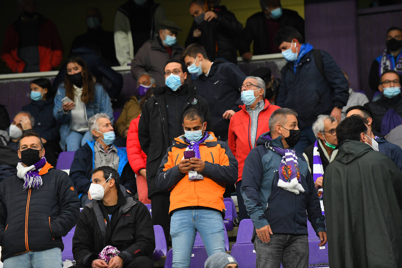 Fotos: Las imágenes de la grada de Zorrilla en el Real Valladolid-Eibar