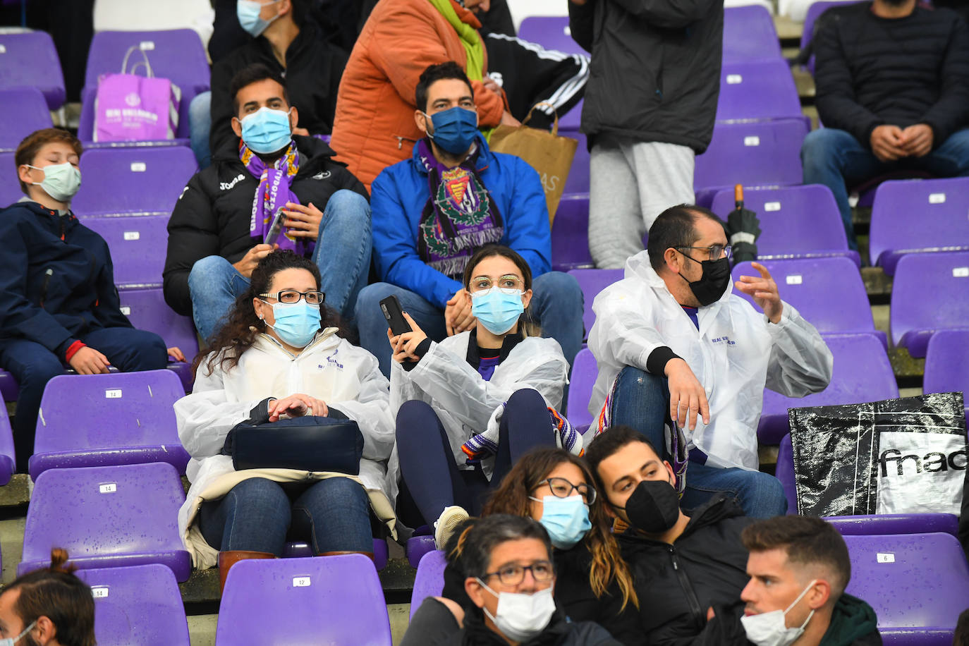 Fotos: Las imágenes de la grada de Zorrilla en el Real Valladolid-Eibar
