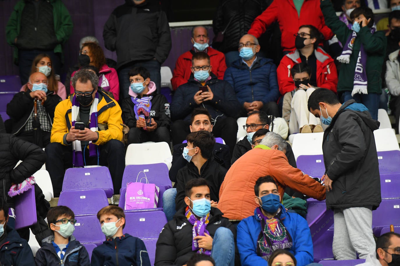 Fotos: Las imágenes de la grada de Zorrilla en el Real Valladolid-Eibar