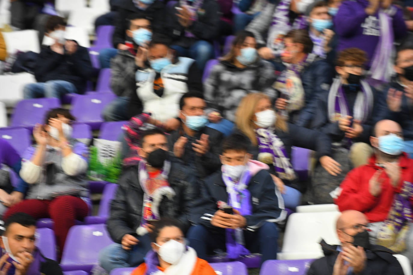 Fotos: Las imágenes de la grada de Zorrilla en el Real Valladolid-Eibar