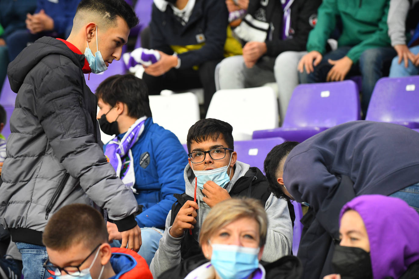 Fotos: Las imágenes de la grada de Zorrilla en el Real Valladolid-Eibar