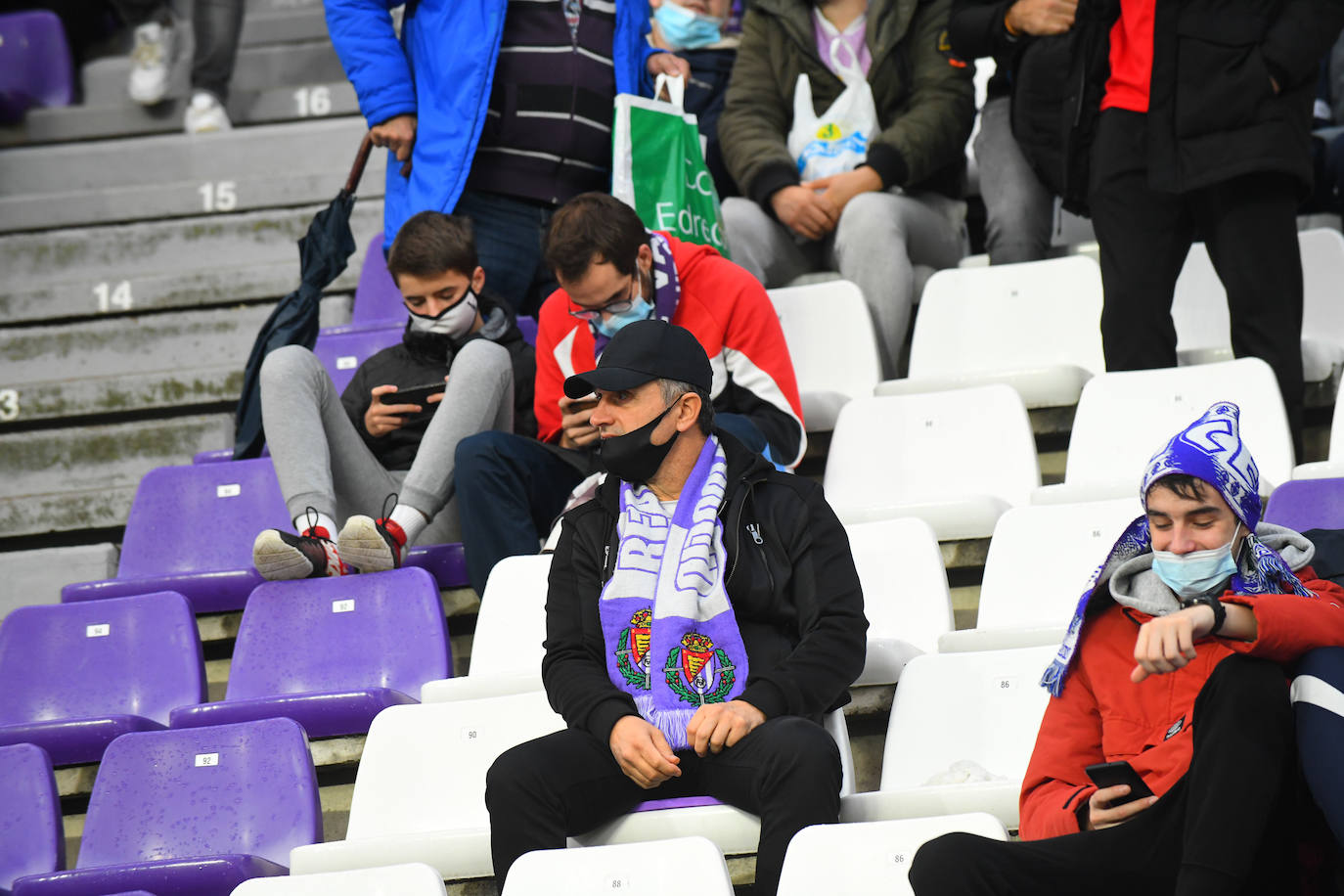 Fotos: Las imágenes de la grada de Zorrilla en el Real Valladolid-Eibar