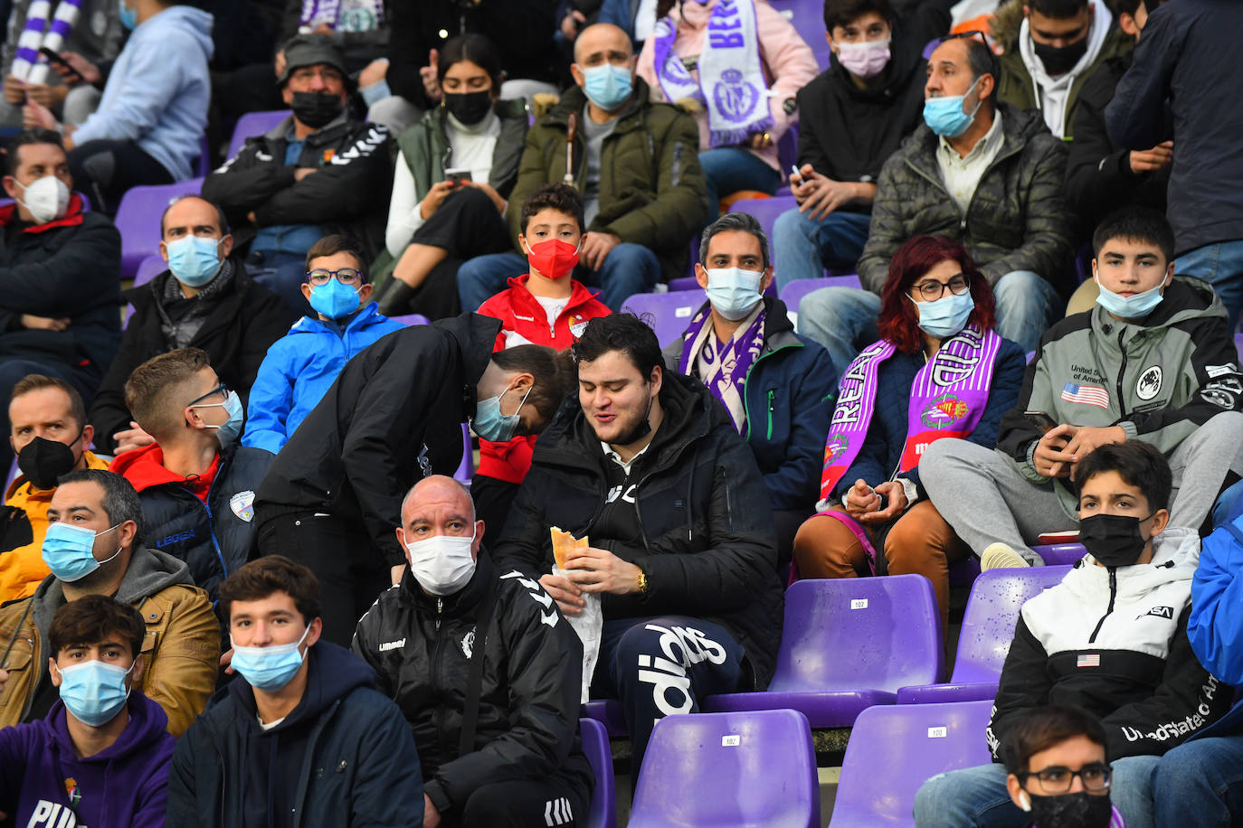 Fotos: Las imágenes de la grada de Zorrilla en el Real Valladolid-Eibar