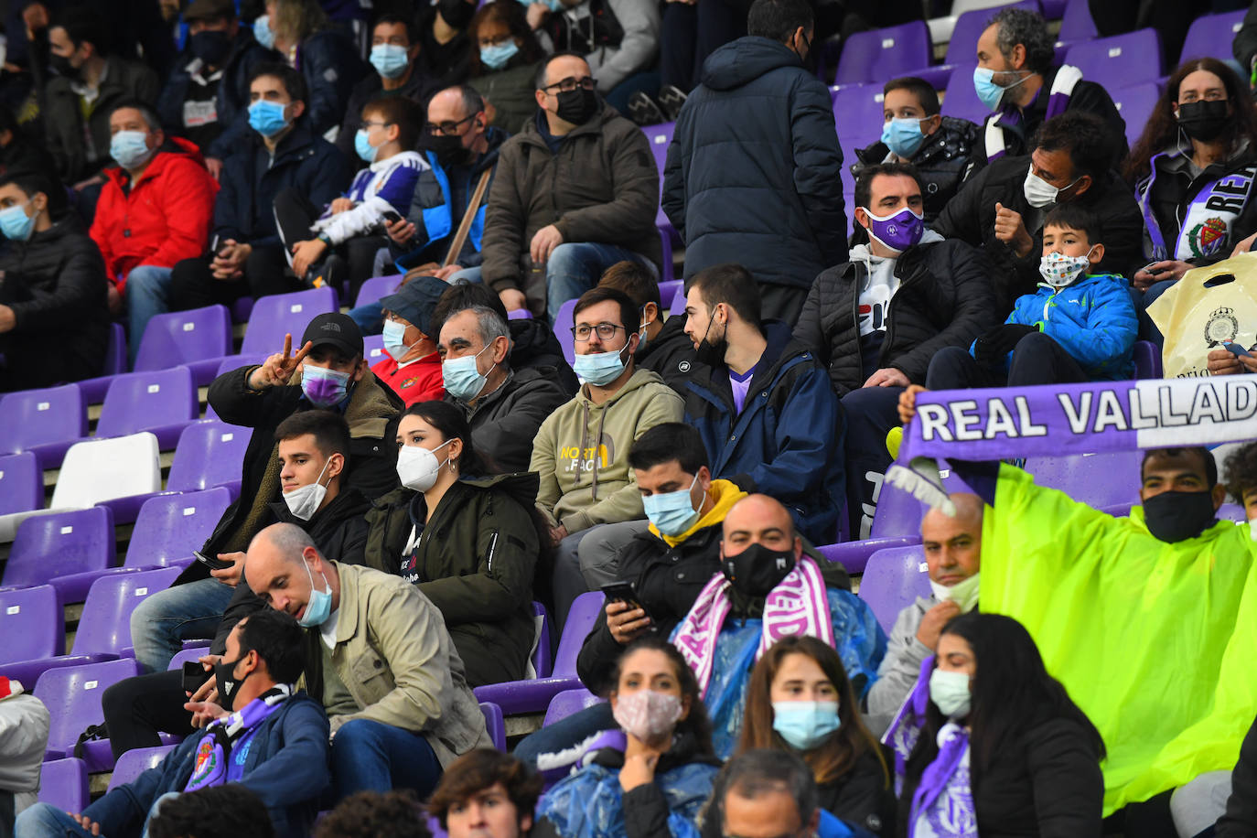 Fotos: Las imágenes de la grada de Zorrilla en el Real Valladolid-Eibar
