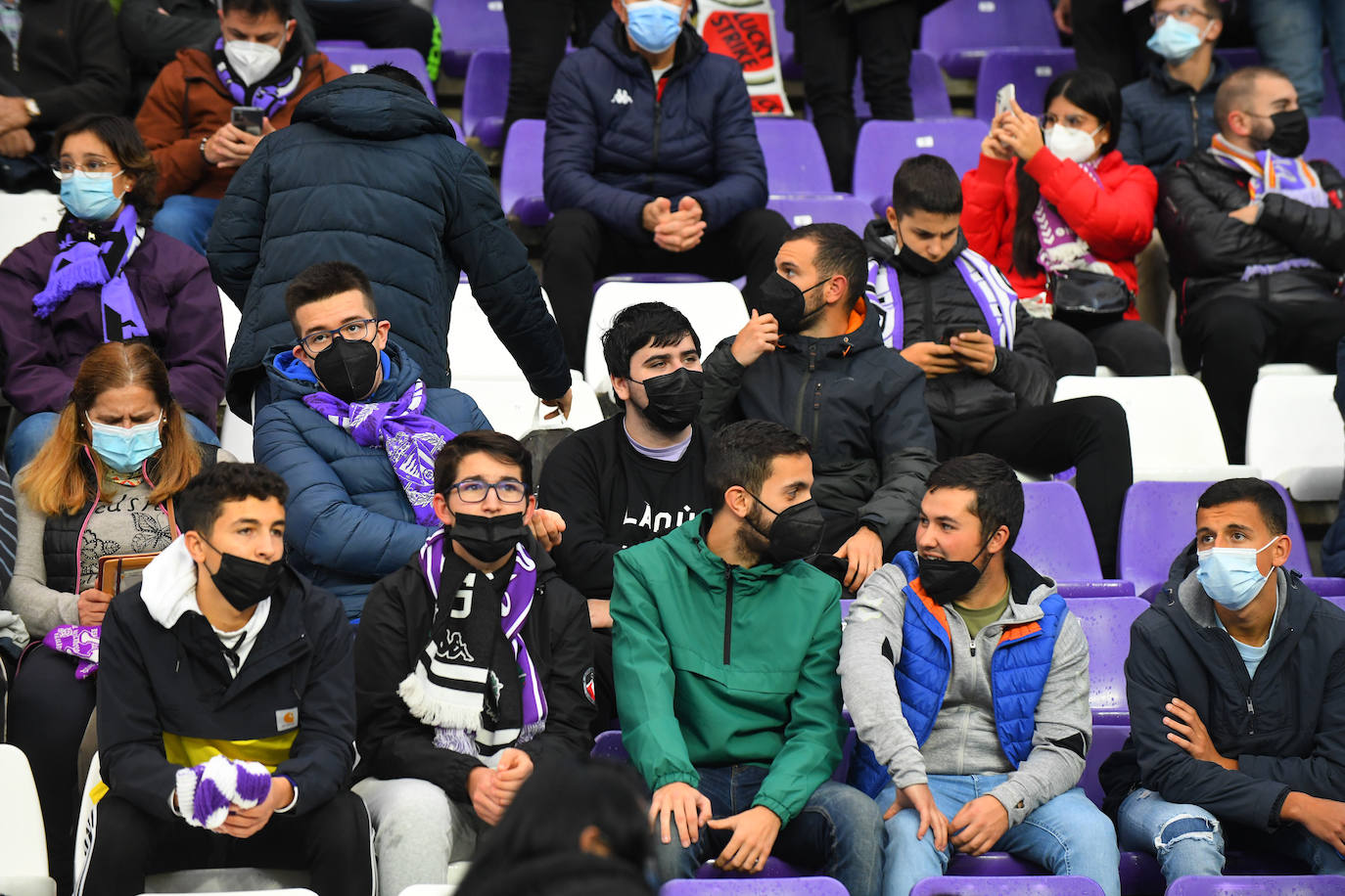 Fotos: Las imágenes de la grada de Zorrilla en el Real Valladolid-Eibar