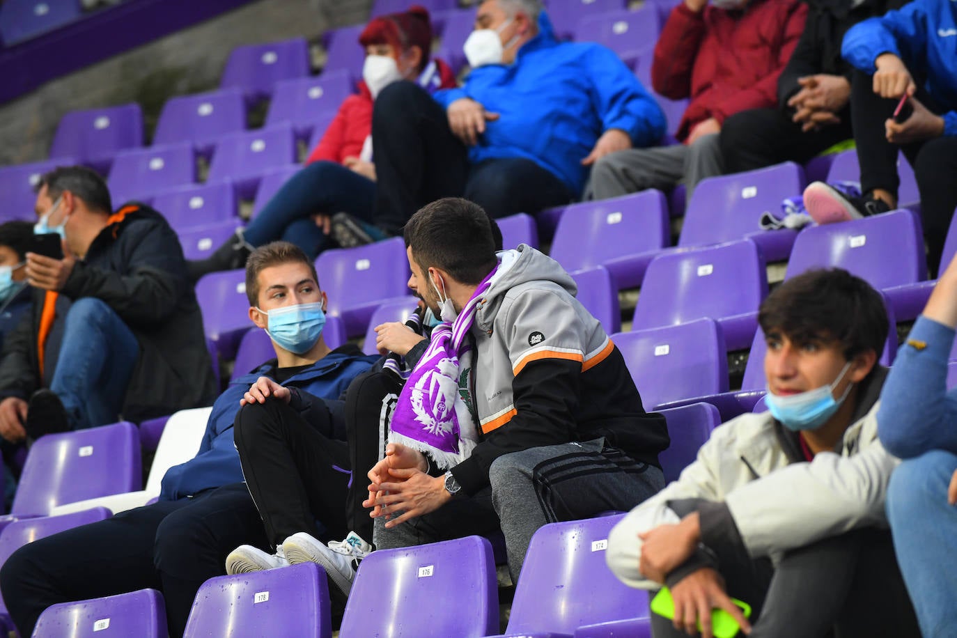 Fotos: Las imágenes de la grada de Zorrilla en el Real Valladolid-Eibar