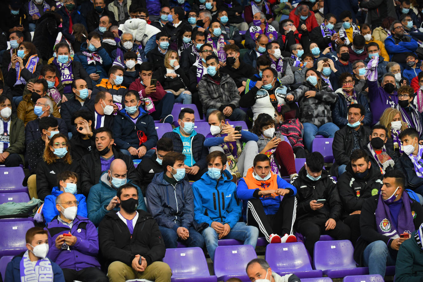 Fotos: Las imágenes de la grada de Zorrilla en el Real Valladolid-Eibar