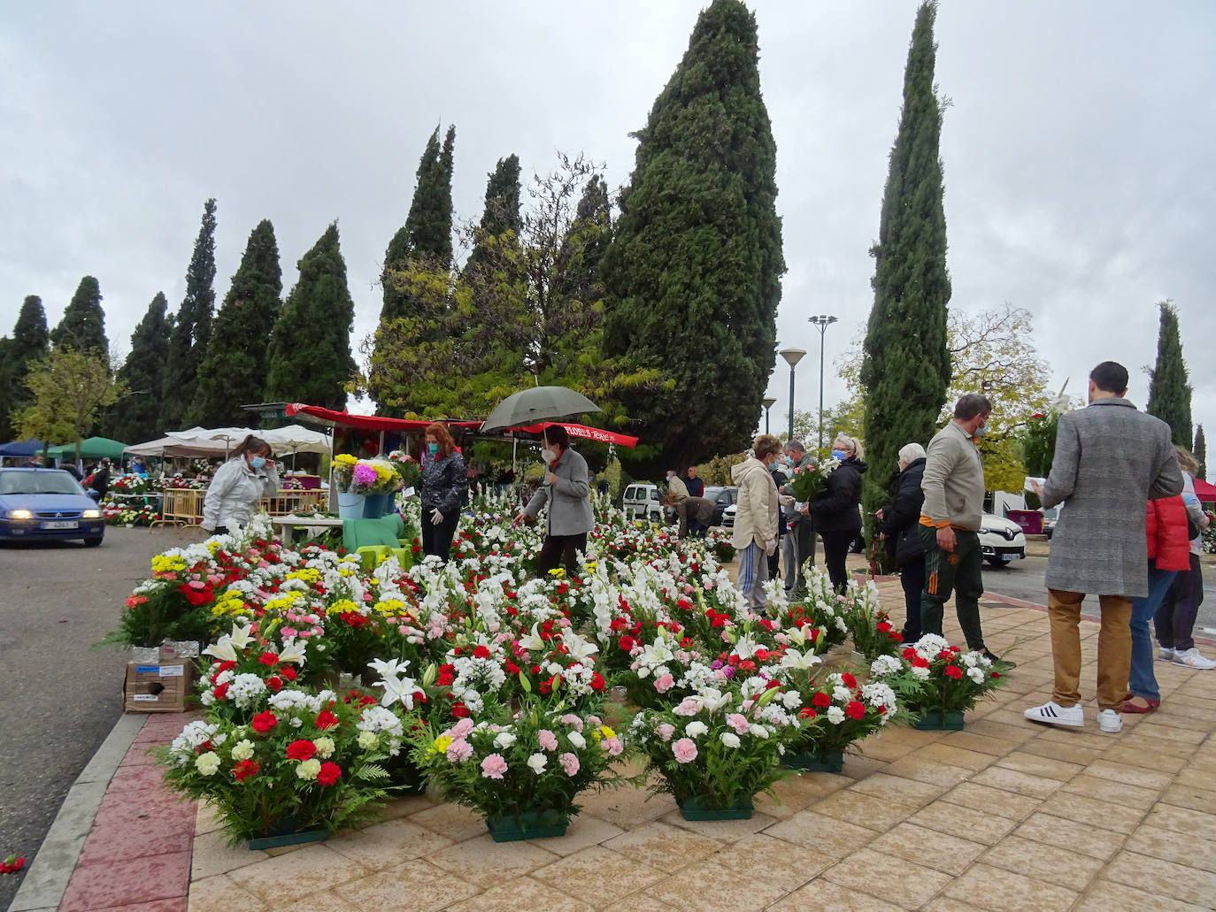 Fotos: Víspera del día de Todos los Santos en el cementerio de El Carmen de Valladolid