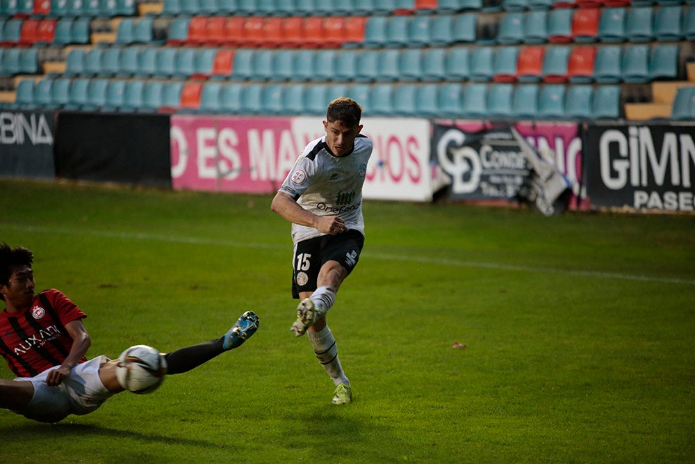 Pesadilla para el Salamanca UDS en el Helmántico ante el líder Unión Adarve (0-1)