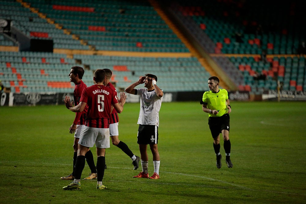 Pesadilla para el Salamanca UDS en el Helmántico ante el líder Unión Adarve (0-1)
