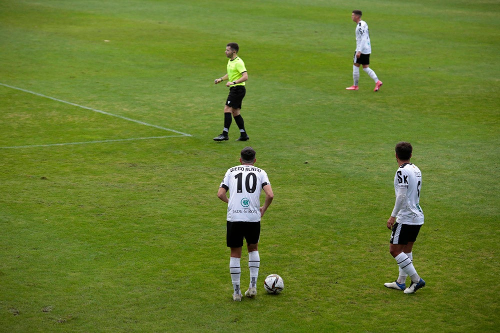 Pesadilla para el Salamanca UDS en el Helmántico ante el líder Unión Adarve (0-1)