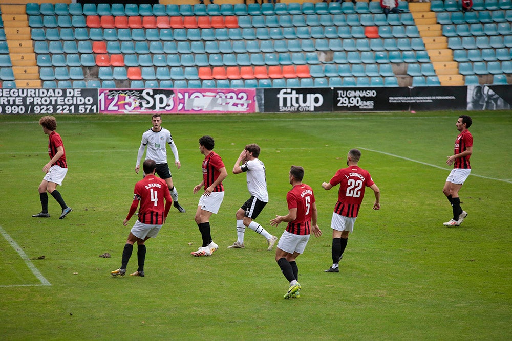 Pesadilla para el Salamanca UDS en el Helmántico ante el líder Unión Adarve (0-1)