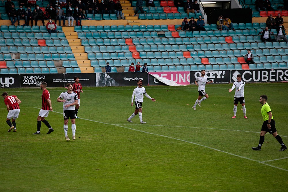 Pesadilla para el Salamanca UDS en el Helmántico ante el líder Unión Adarve (0-1)