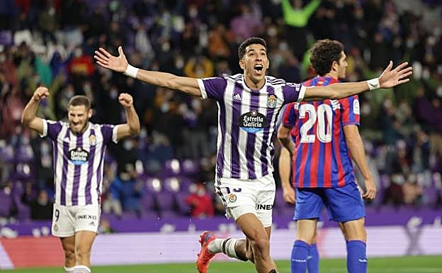 Los goles de El Yamiq y Toni derriban otro muro