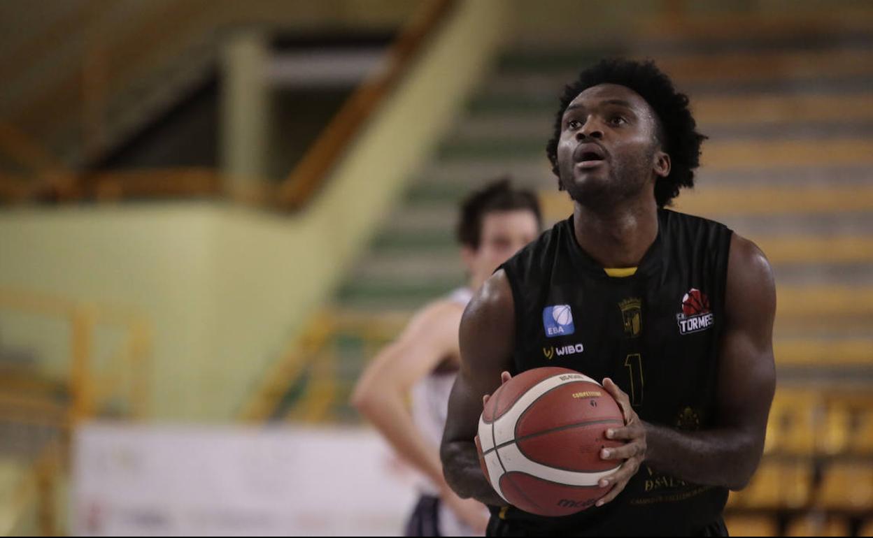 El Usal La Antigua suma el sexto triunfo en Oviedo con claridad (50-75)