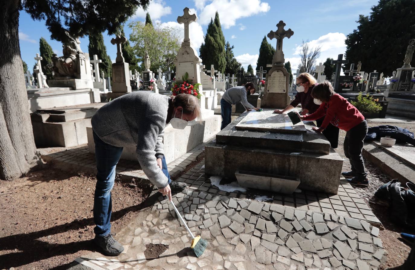 Día de Todos los Santos en el Cementerio del Carmen de Valladolid.