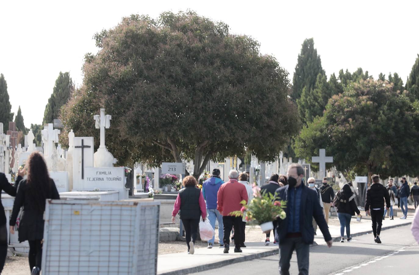 Día de Todos los Santos en el Cementerio del Carmen de Valladolid.