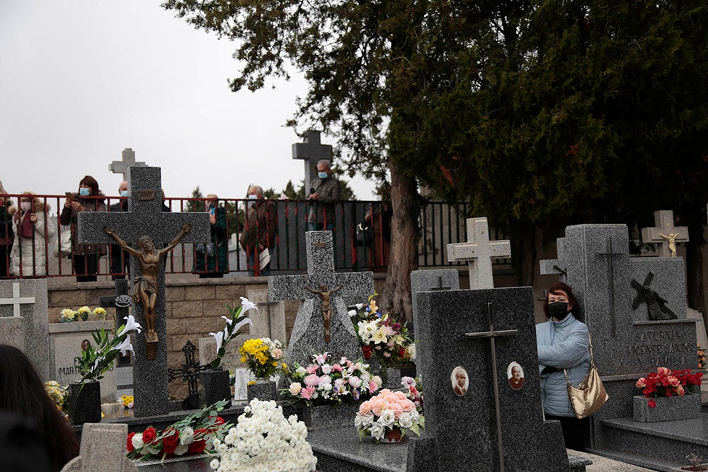 Día de los Caídos por la Patria en el cementerio de Salamanca