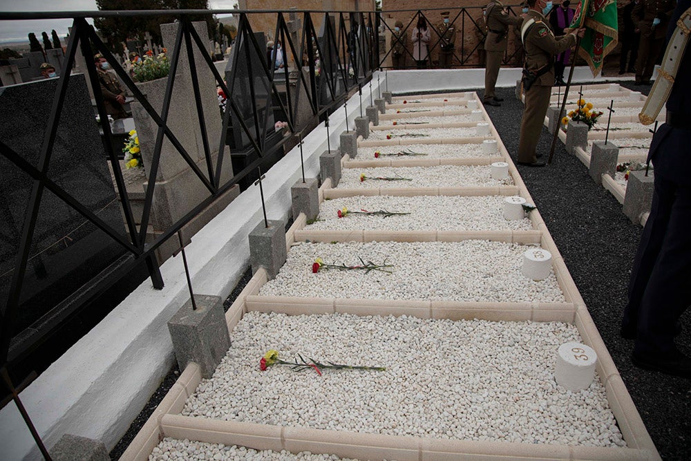 Día de los Caídos por la Patria en el cementerio de Salamanca