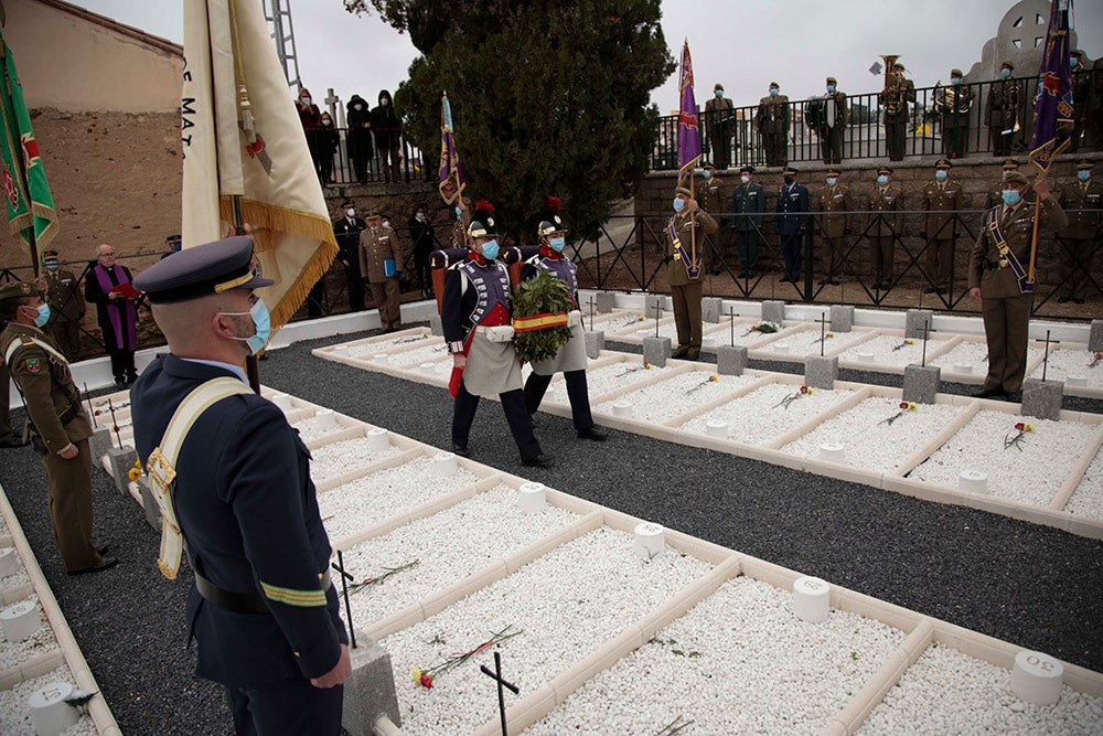 Día de los Caídos por la Patria en el cementerio de Salamanca