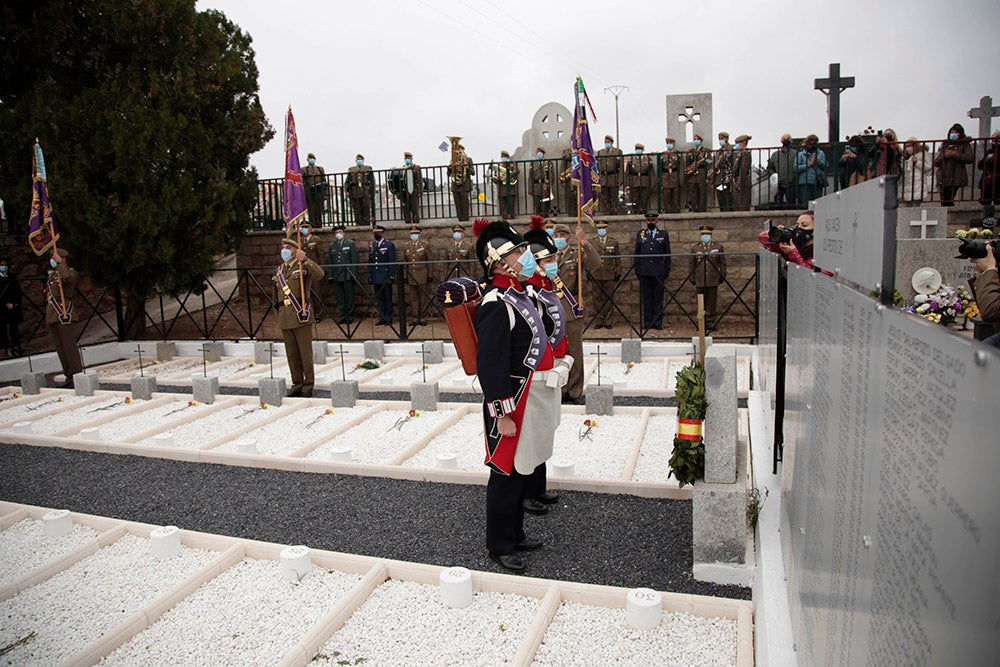Día de los Caídos por la Patria en el cementerio de Salamanca