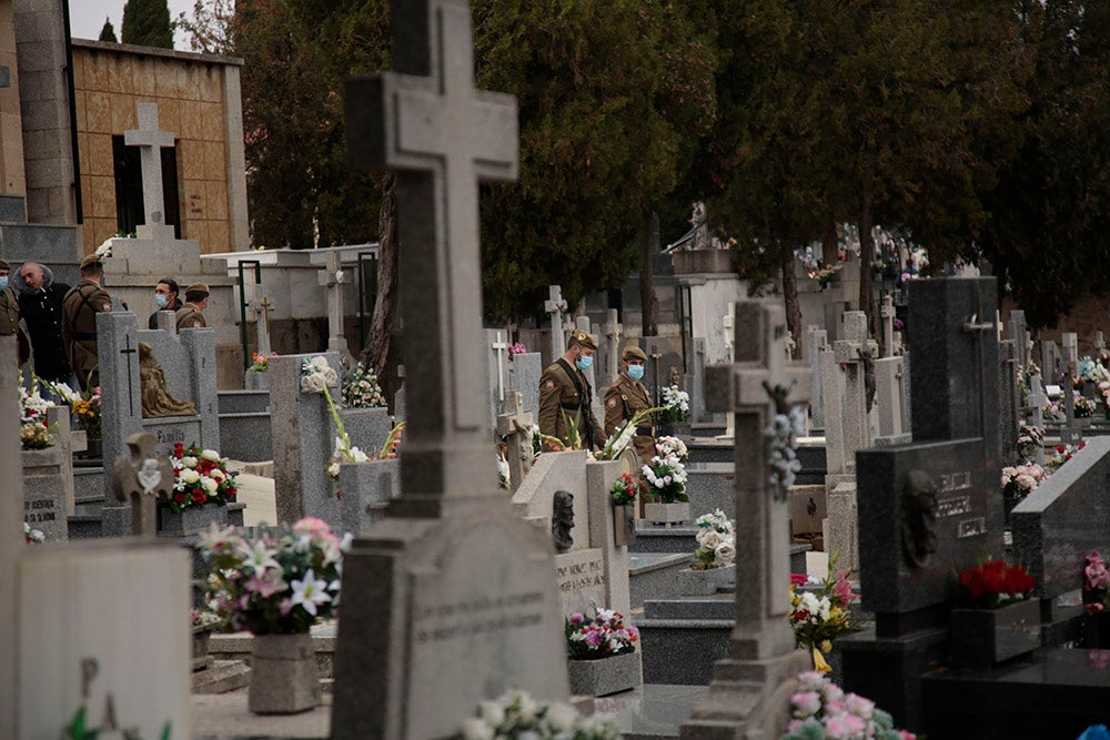Día de los Caídos por la Patria en el cementerio de Salamanca