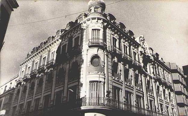 Edificio del Círculo de Recreo de Valladolid en los años setenta.