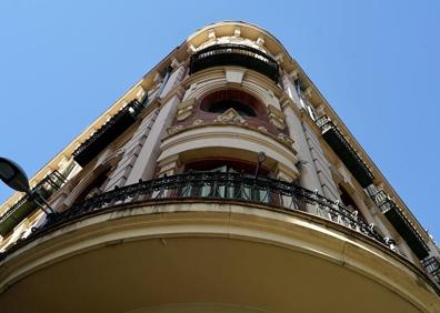 Imagen secundaria 1 - Detalles de la fachada del edificio vallisoletano.