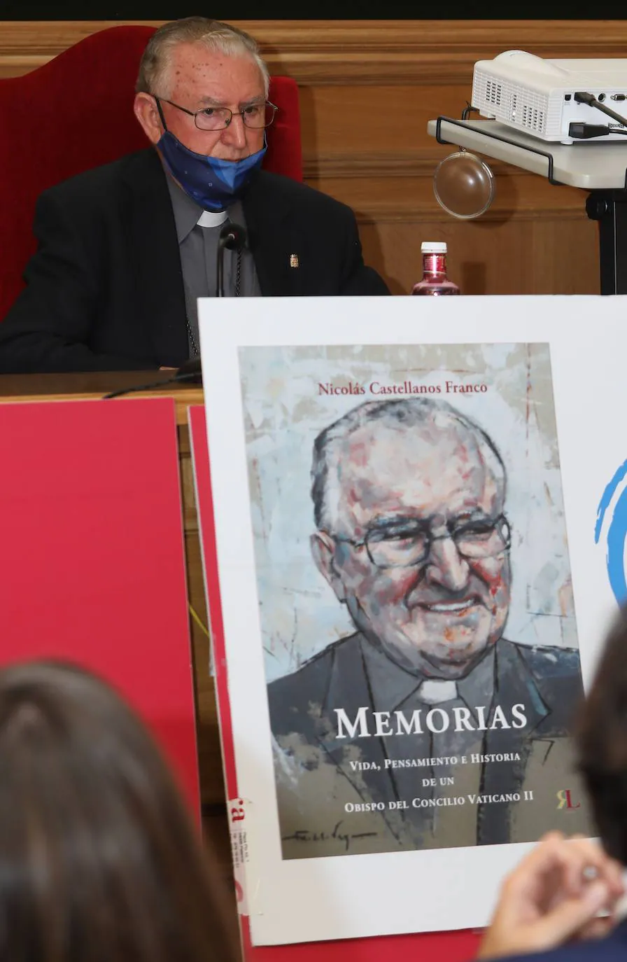 La Cámara de Comercio acogió la presentación del libro del monseñor Nicolás Castellanos 'Memorias, vida, pensamiento e historia de un obispo del Concilio Vaticano II'.