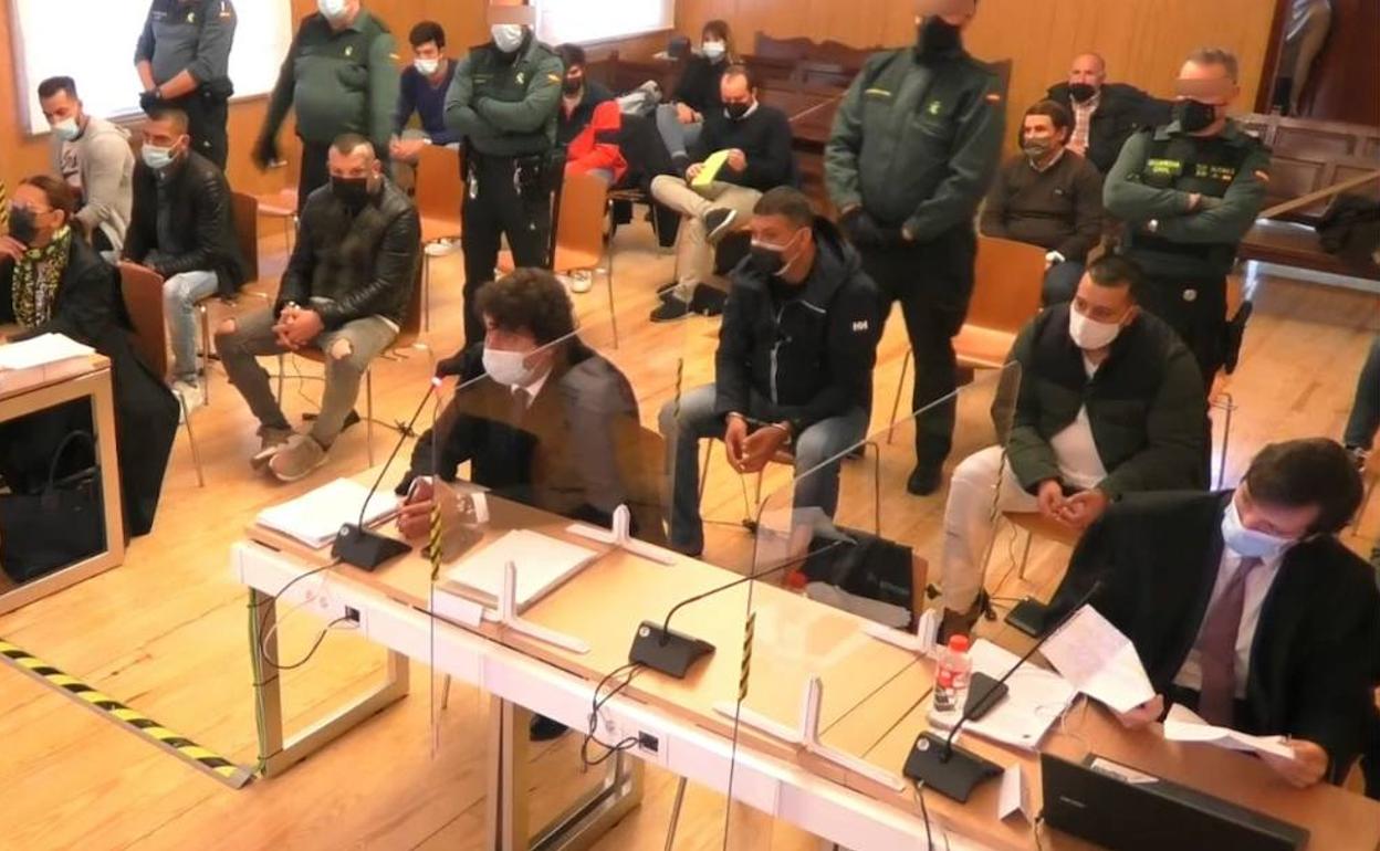 En la imagen,, la silla vacía del letrado defensor de Arso, esta mañana en el juicio. 