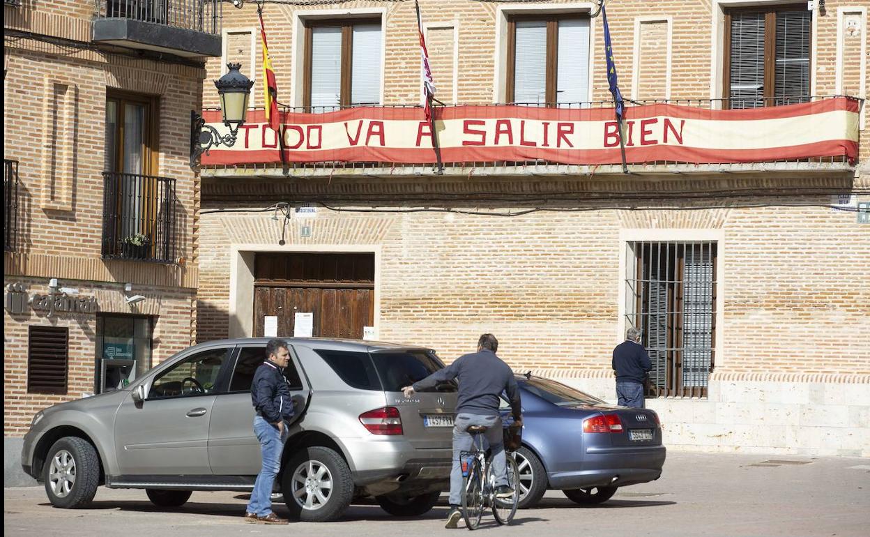 Fachada del Ayuntamiento de Alaejos, en una imagen de archivo. 