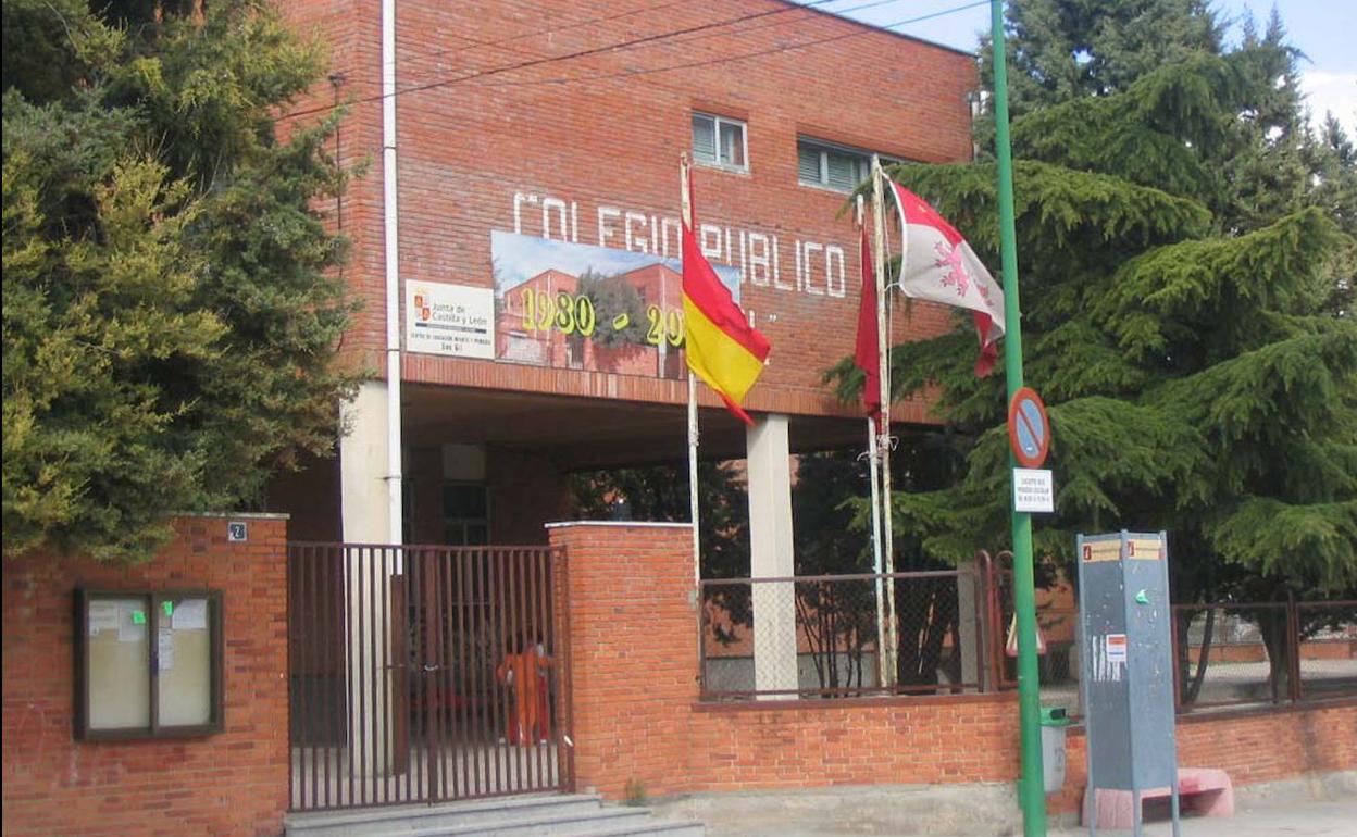 Fachada del colegio San Gil, en Cuéllar.